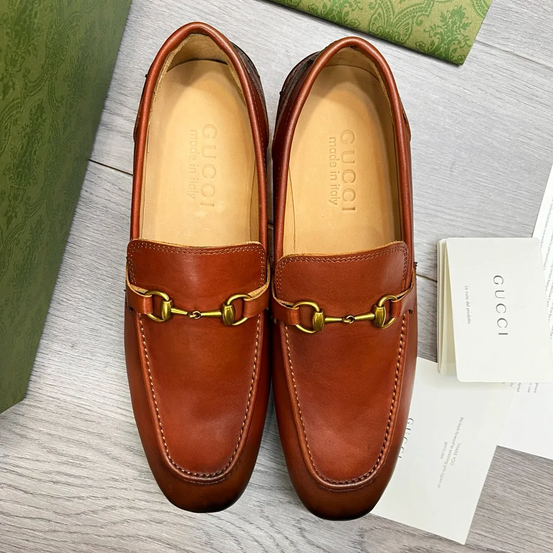 Ex-factory price: 480💰-(Gucci) men’s loafers! Genuine molded horsebit, a classic must-have for your shoe cabinet! The feet are particularly delicate! This Gucci original version is a set last, and we are consistent with the counter! Therefore, it is more comfortable in terms of last shape and comfort! Take it to the counter and compare at will! Good shoes are more than just what they make! But grasp the essence from the inside out! Material: Imported first-layer cowhide! Genuine leather outsole imported from Italy, size: 39-44 (38/45 customized, non-refundable)